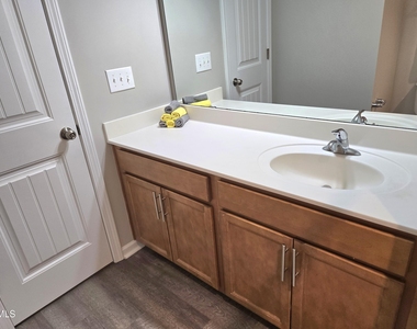 72 E Grove Point Drive - Photo Thumbnail 12