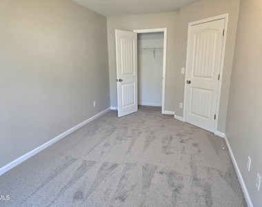 72 E Grove Point Drive - Photo Thumbnail 15