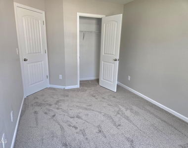 72 E Grove Point Drive - Photo Thumbnail 11