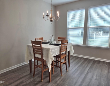 72 E Grove Point Drive - Photo Thumbnail 4