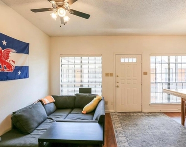 912 W 22nd St - Photo Thumbnail 3