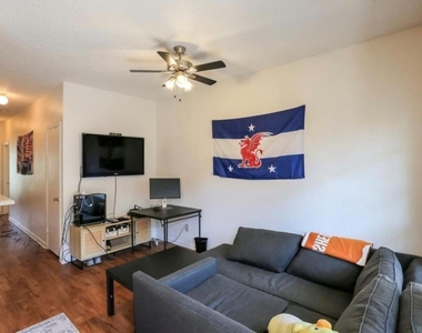 912 W 22nd St - Photo Thumbnail 2
