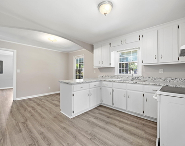 608 N 16th Street - Photo Thumbnail 5