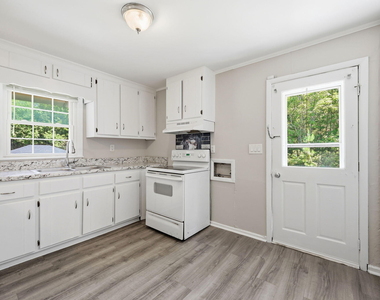 608 N 16th Street - Photo Thumbnail 6