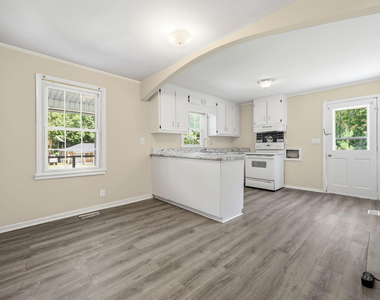 608 N 16th Street - Photo Thumbnail 4
