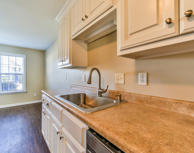 304 Whitehall Court - Photo Thumbnail 8