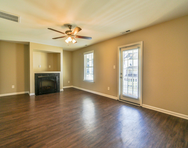 304 Whitehall Court - Photo Thumbnail 12