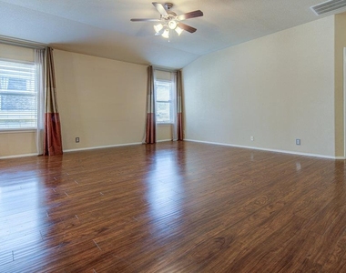 307 Riverine Way - Photo Thumbnail 5