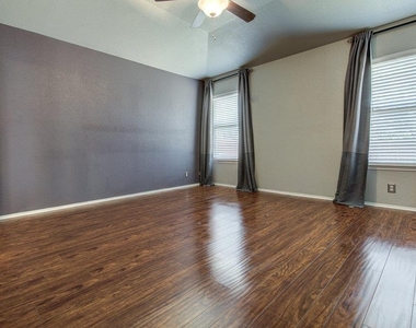 307 Riverine Way - Photo Thumbnail 12