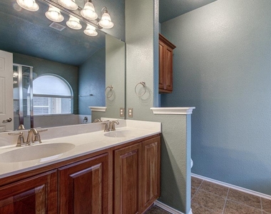 307 Riverine Way - Photo Thumbnail 16