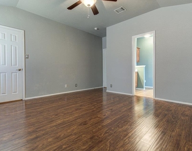 307 Riverine Way - Photo Thumbnail 13