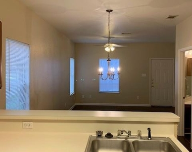 3003 Whisper Oaks Ln - Photo Thumbnail 5