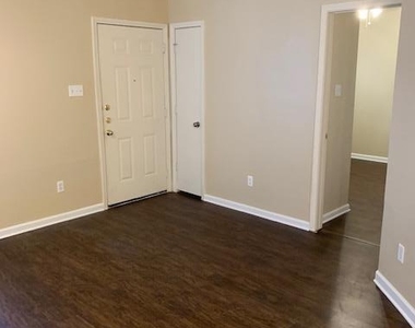 3003 Whisper Oaks Ln - Photo Thumbnail 3