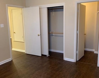3003 Whisper Oaks Ln - Photo Thumbnail 10
