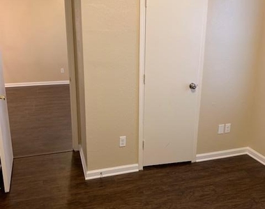 3003 Whisper Oaks Ln - Photo Thumbnail 16