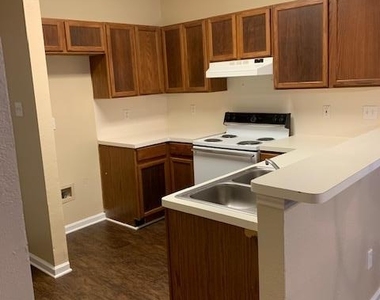 3003 Whisper Oaks Ln - Photo Thumbnail 11