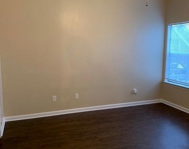 3003 Whisper Oaks Ln - Photo Thumbnail 7