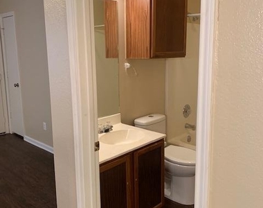 3003 Whisper Oaks Ln - Photo Thumbnail 13