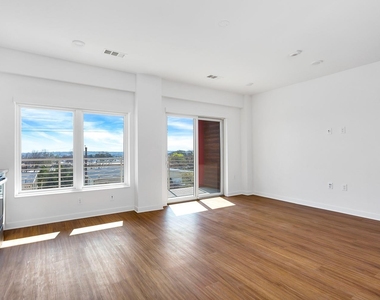 4361 S Congress Ave - Photo Thumbnail 3
