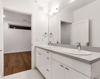 4361 S Congress Ave - Photo Thumbnail 10