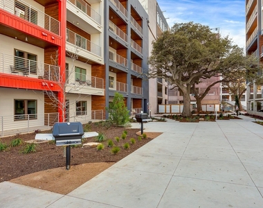 4361 S Congress Ave - Photo Thumbnail 14