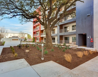 4361 S Congress Ave - Photo Thumbnail 13