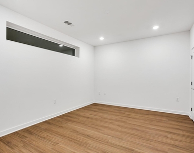 4361 S Congress Ave - Photo Thumbnail 7