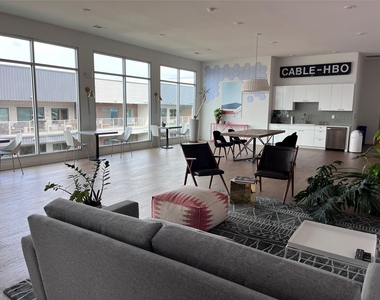 4361 S Congress Ave - Photo Thumbnail 15