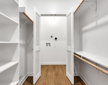 4361 S Congress Ave - Photo Thumbnail 9