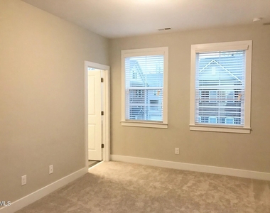 811 Bankston Woods Way - Photo Thumbnail 18