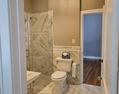 506 1/2 W 7th St - Photo Thumbnail 6