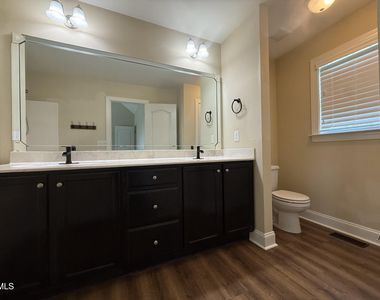 15 Hadleigh Way - Photo Thumbnail 13