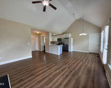 15 Hadleigh Way - Photo Thumbnail 3