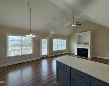 15 Hadleigh Way - Photo Thumbnail 4
