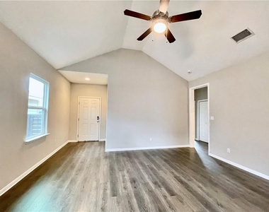 710 Coconut Grove St - Photo Thumbnail 7