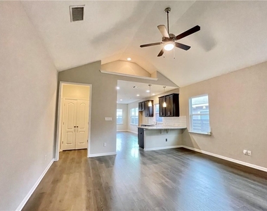 710 Coconut Grove St - Photo Thumbnail 5