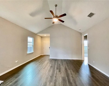 710 Coconut Grove St - Photo Thumbnail 6