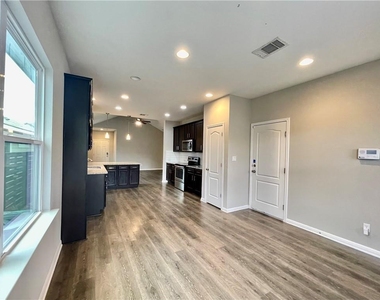 710 Coconut Grove St - Photo Thumbnail 16