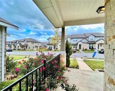 710 Coconut Grove St - Photo Thumbnail 4