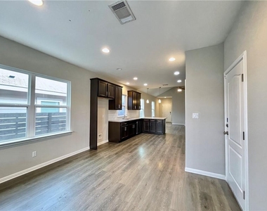 710 Coconut Grove St - Photo Thumbnail 17