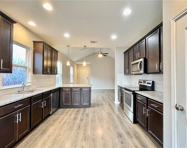 710 Coconut Grove St - Photo Thumbnail 15