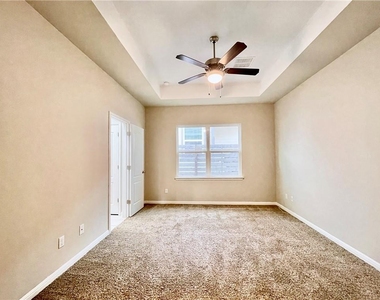 710 Coconut Grove St - Photo Thumbnail 18