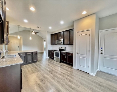 710 Coconut Grove St - Photo Thumbnail 14