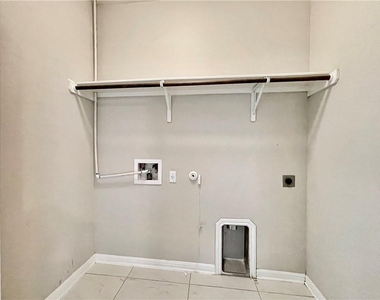 710 Coconut Grove St - Photo Thumbnail 27