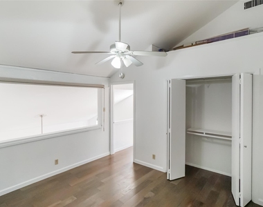 1122 Hollow Creek Dr - Photo Thumbnail 11