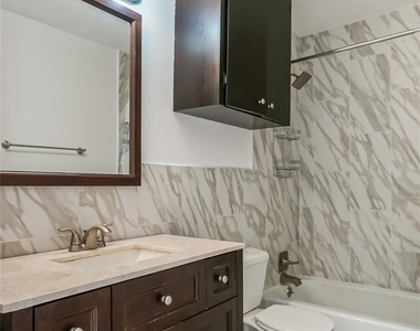 1122 Hollow Creek Dr - Photo Thumbnail 7