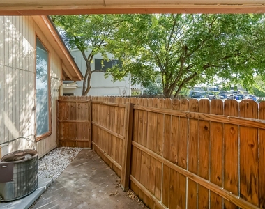 1122 Hollow Creek Dr - Photo Thumbnail 15