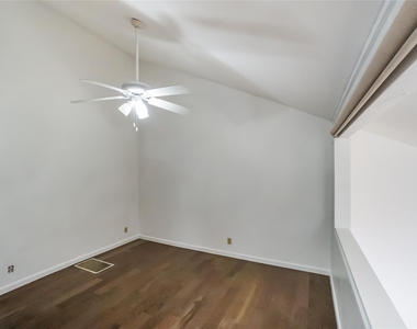 1122 Hollow Creek Dr - Photo Thumbnail 10