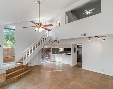 1122 Hollow Creek Dr - Photo Thumbnail 9