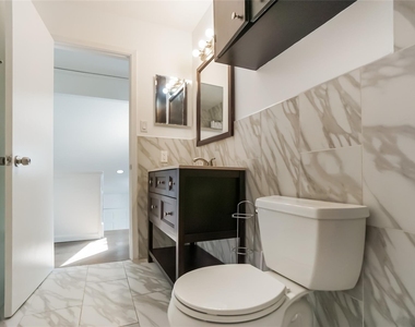 1122 Hollow Creek Dr - Photo Thumbnail 6